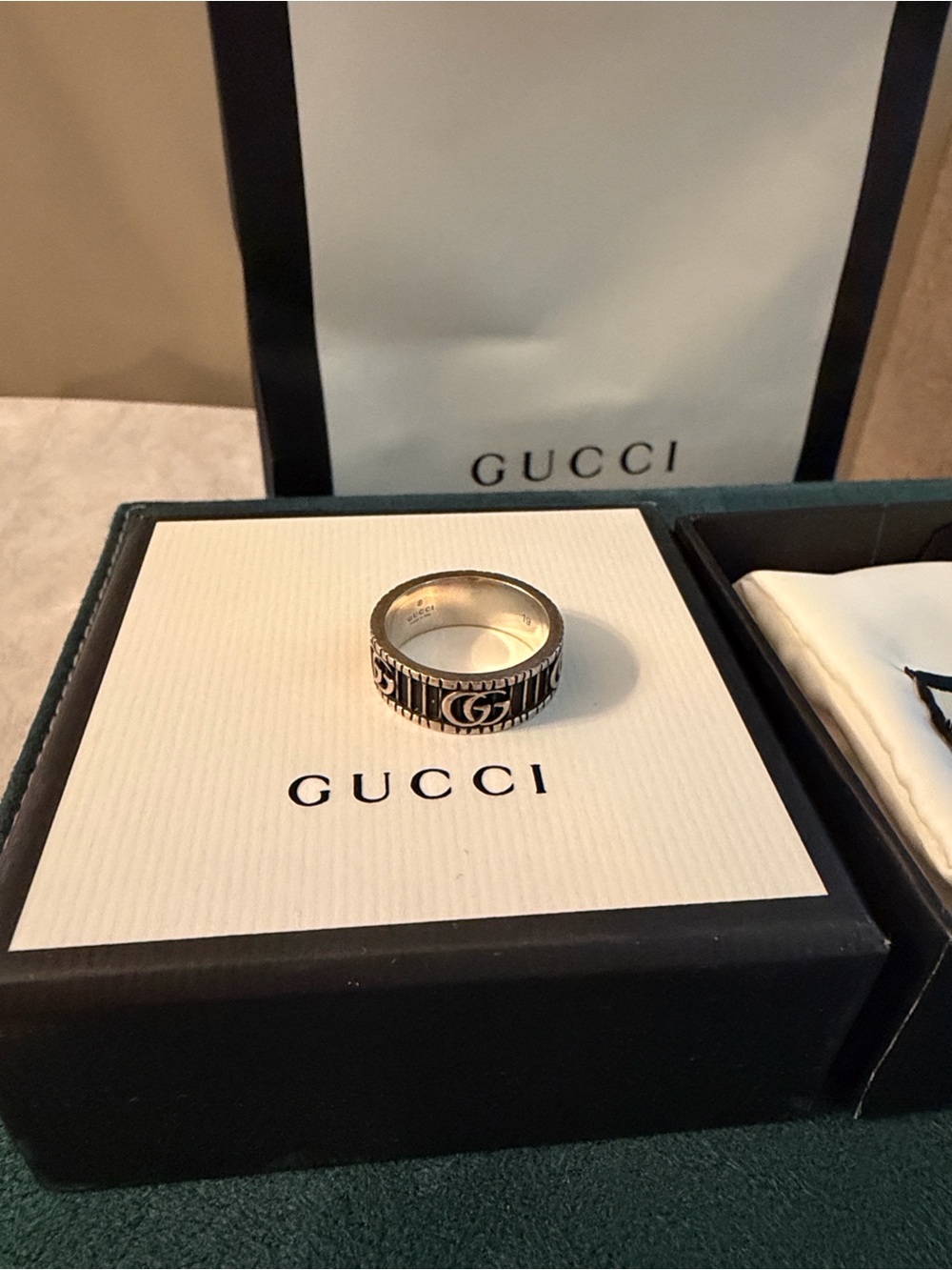 Gucci ring GG Marmont ring